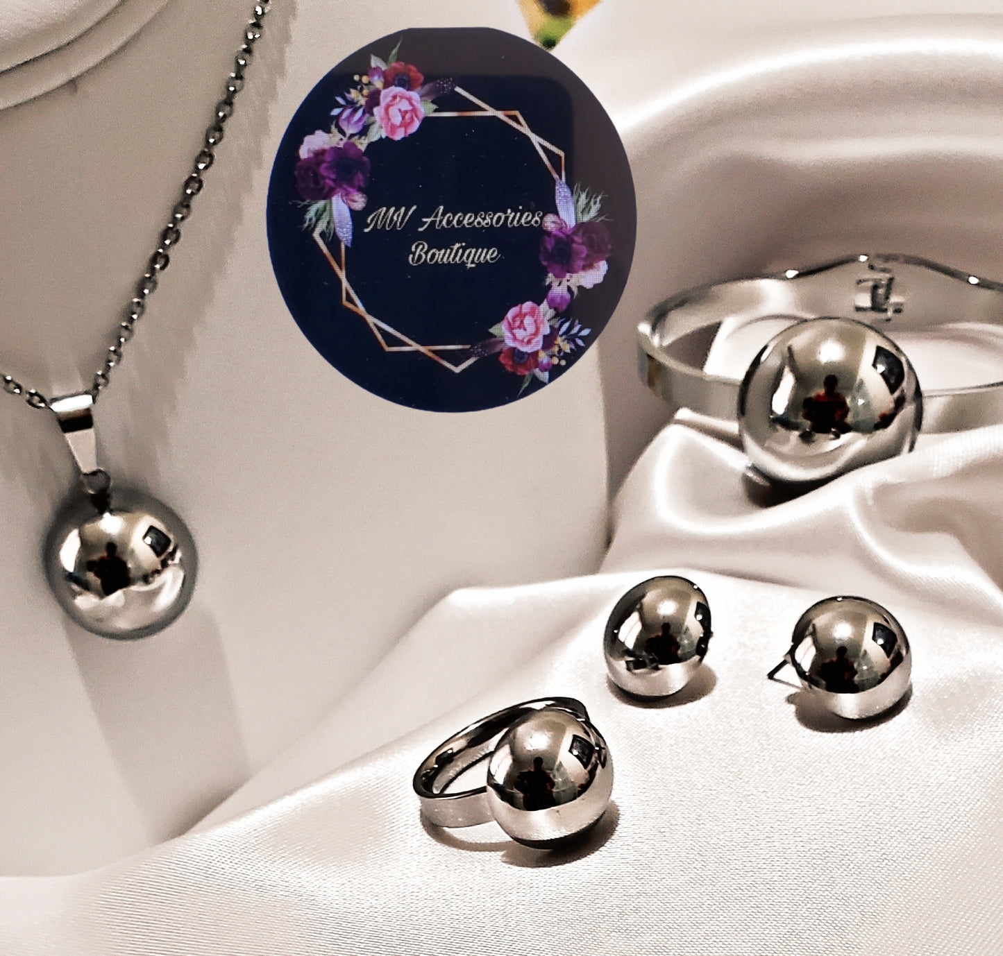 Set de Collar Plateado Esfera Redondo