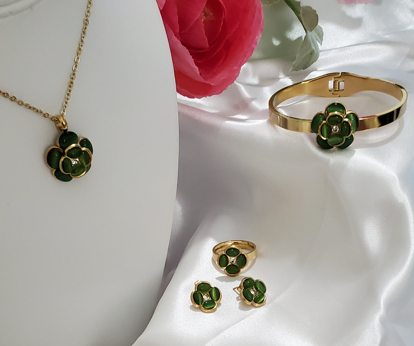 Set de Collar Flor Dorado y verde
