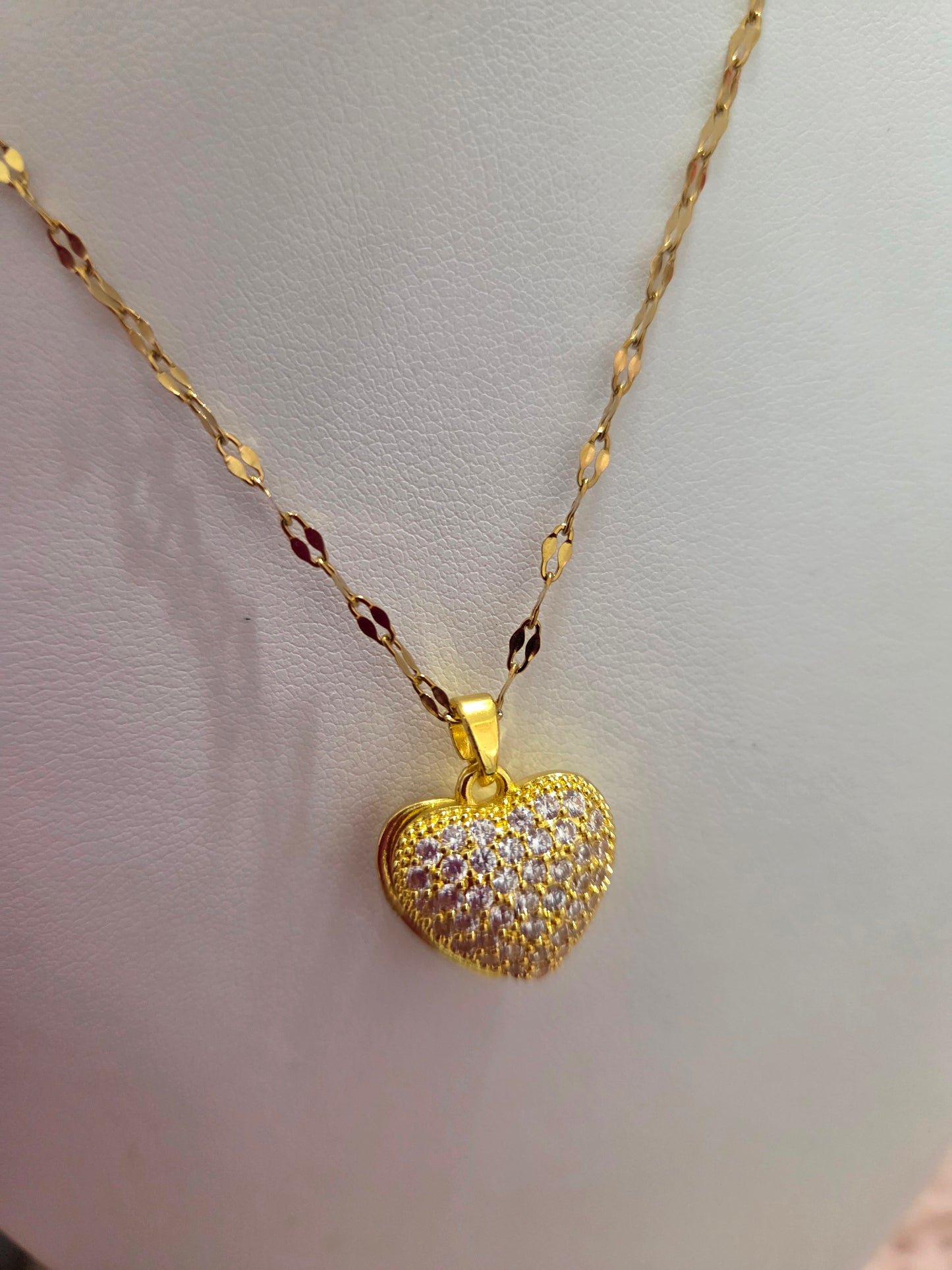 Collar y Corazon con Perla en Dorado