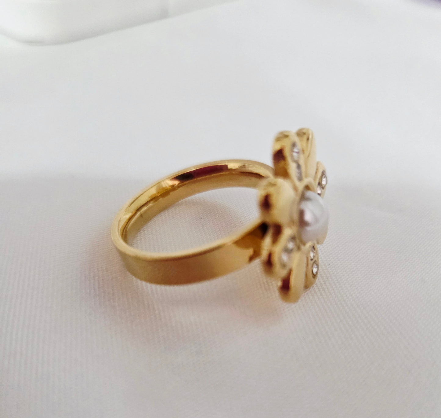 18K Gold Plated Pearl Floral Ring