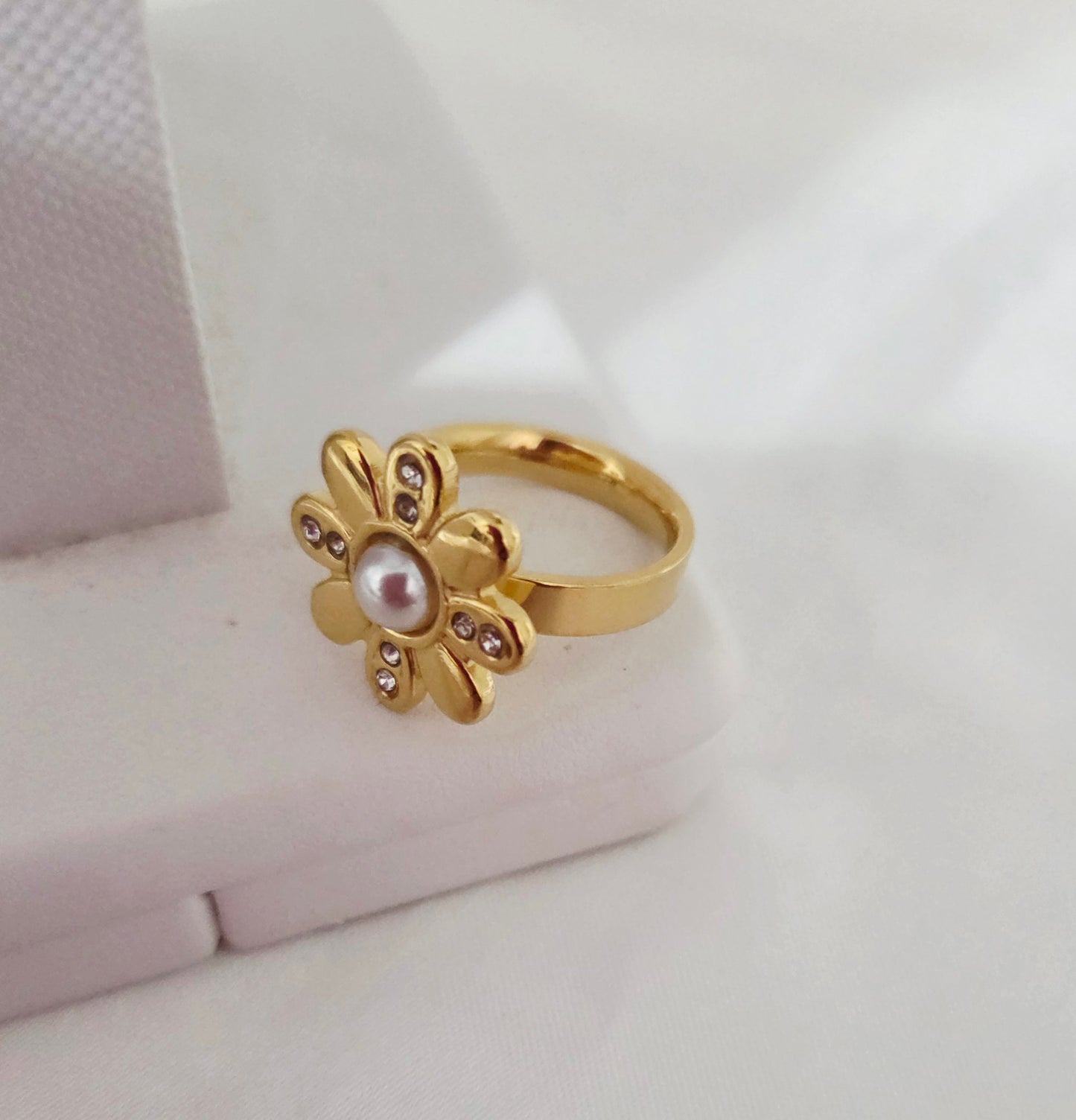 18K Gold Plated Pearl Floral Ring