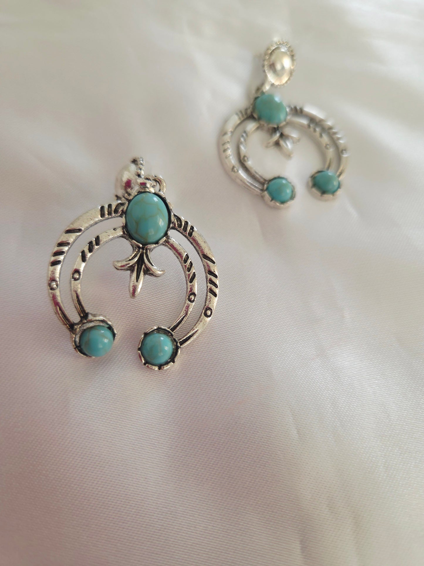 Antique Silver Turquoise U-Shaped Dangling Earrings