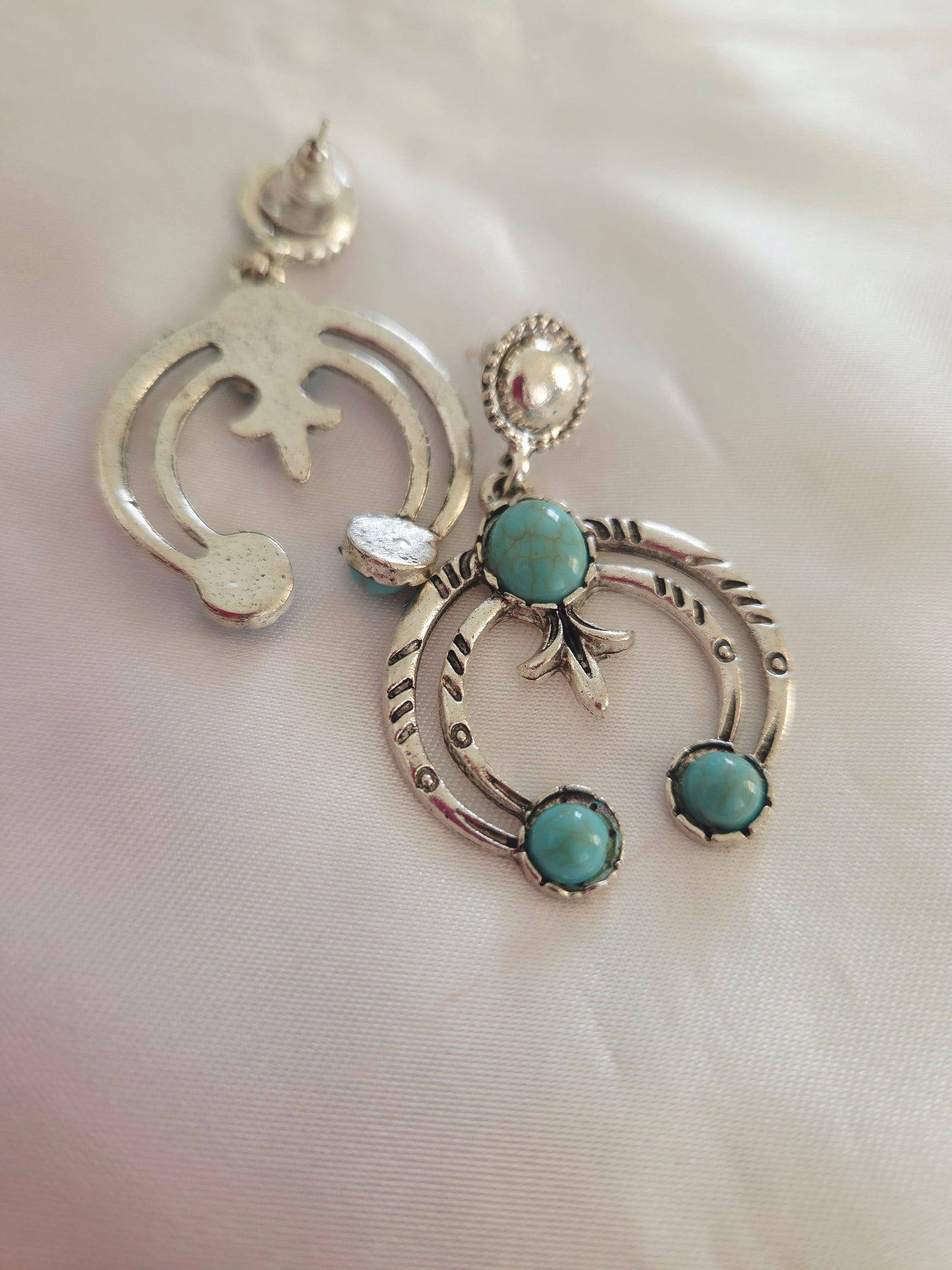Antique Silver Turquoise U-Shaped Dangling Earrings