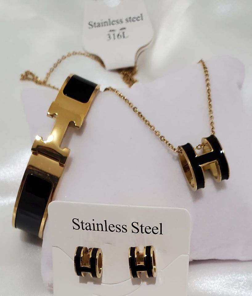 18K H Waterproof Black Enamel and Gold H Jewelry Set