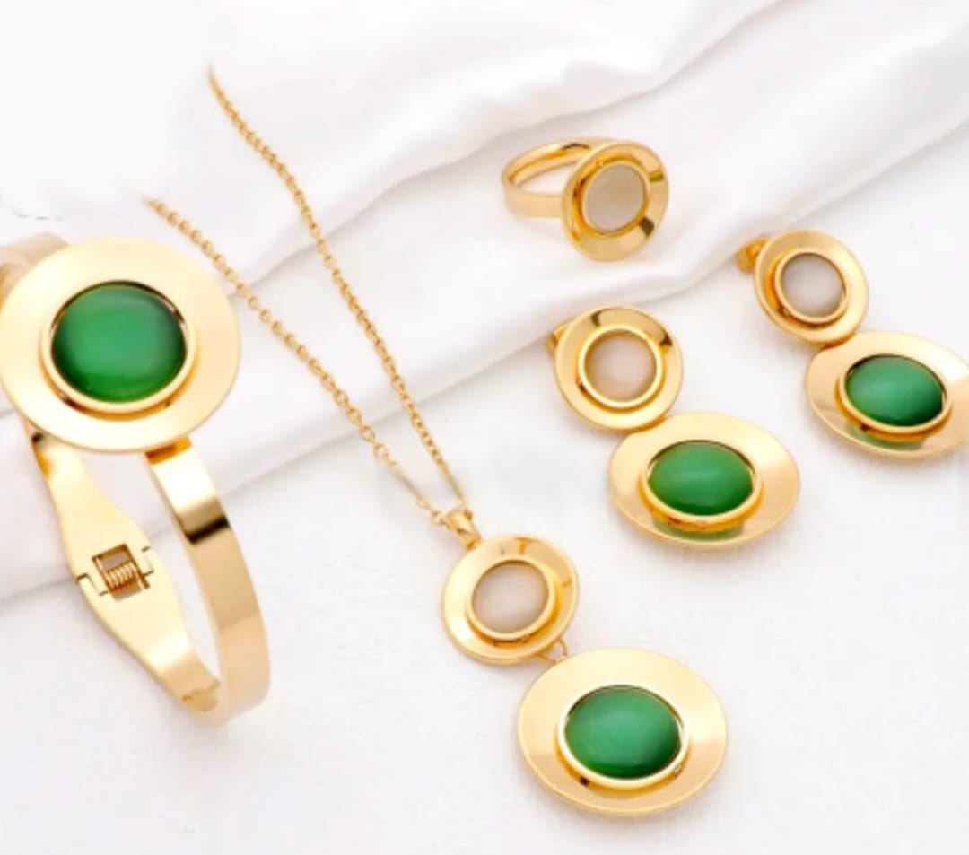 Set de Collar Dorado Verde y Blanco