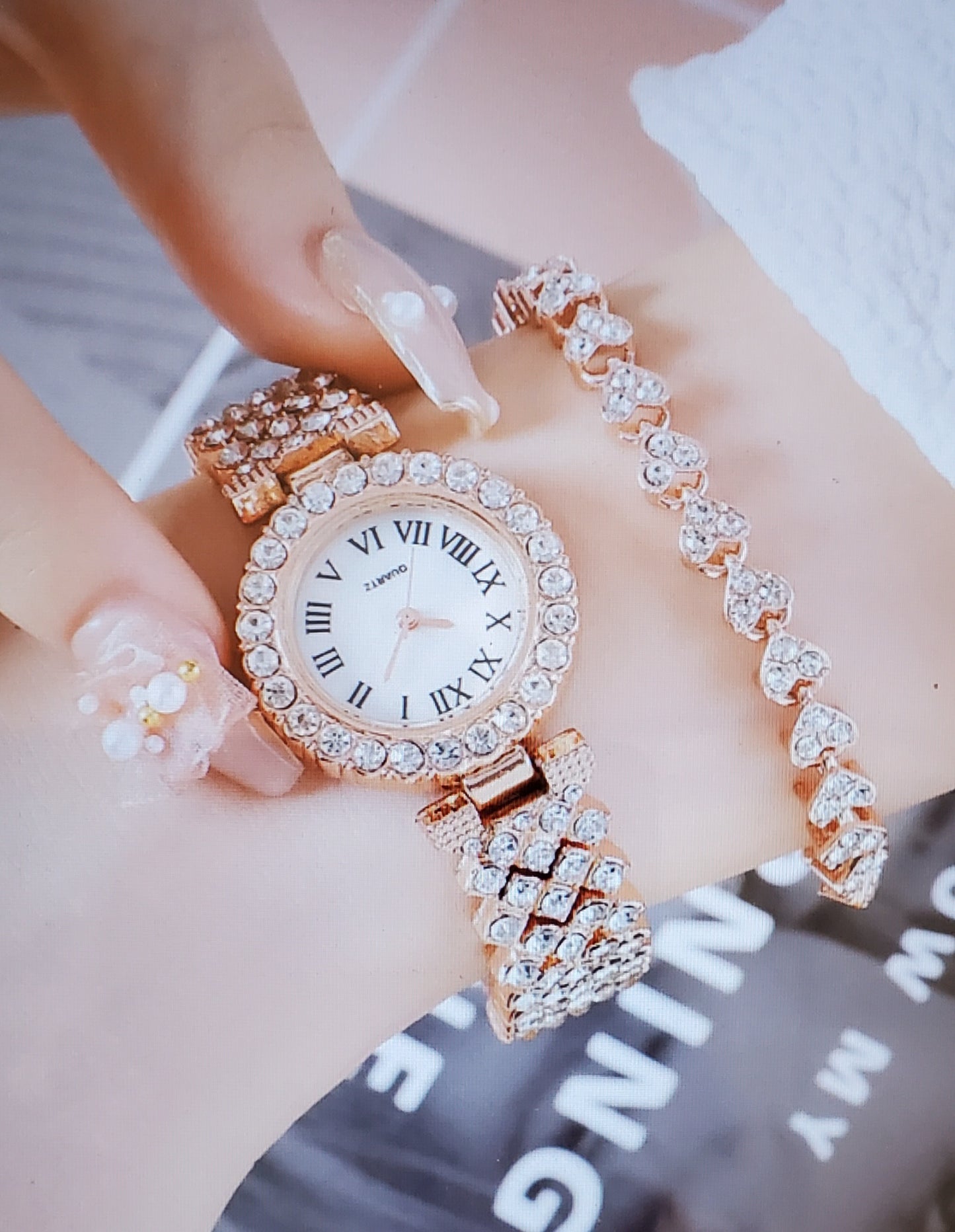 Rose Gold Quartz & Bracelets Round Dial Quartz Watch