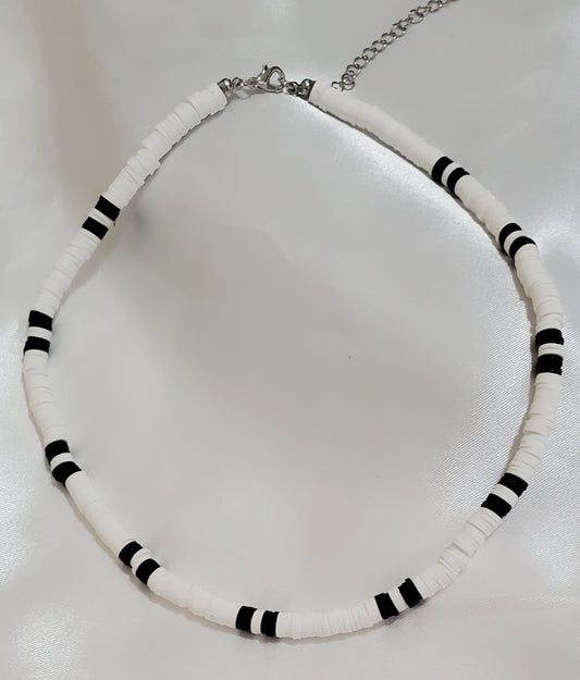 Collar de Arcilla polimérica Blanco y Negro