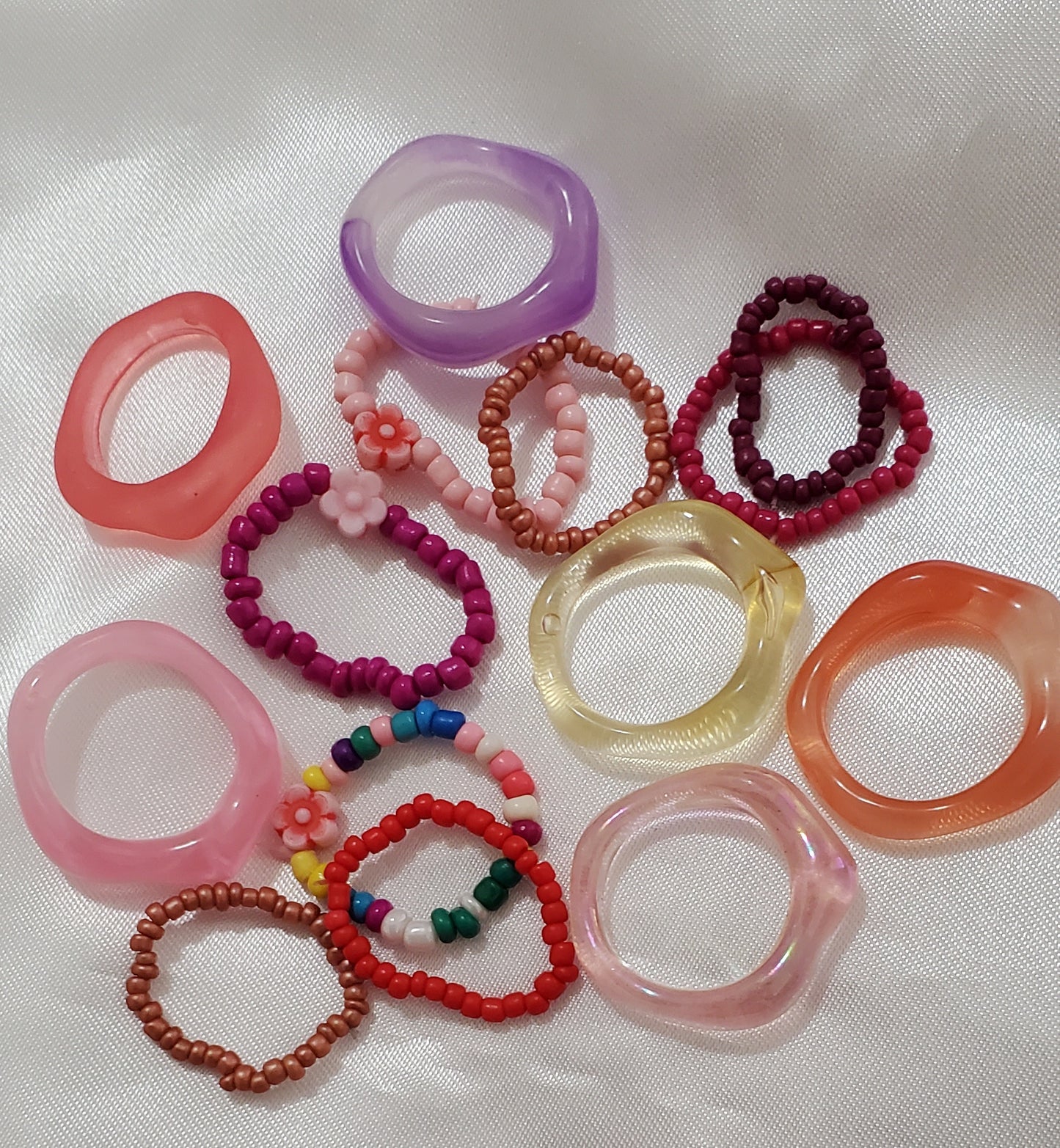 Set de 14 anillos multicolor en resina sise 6 y 7