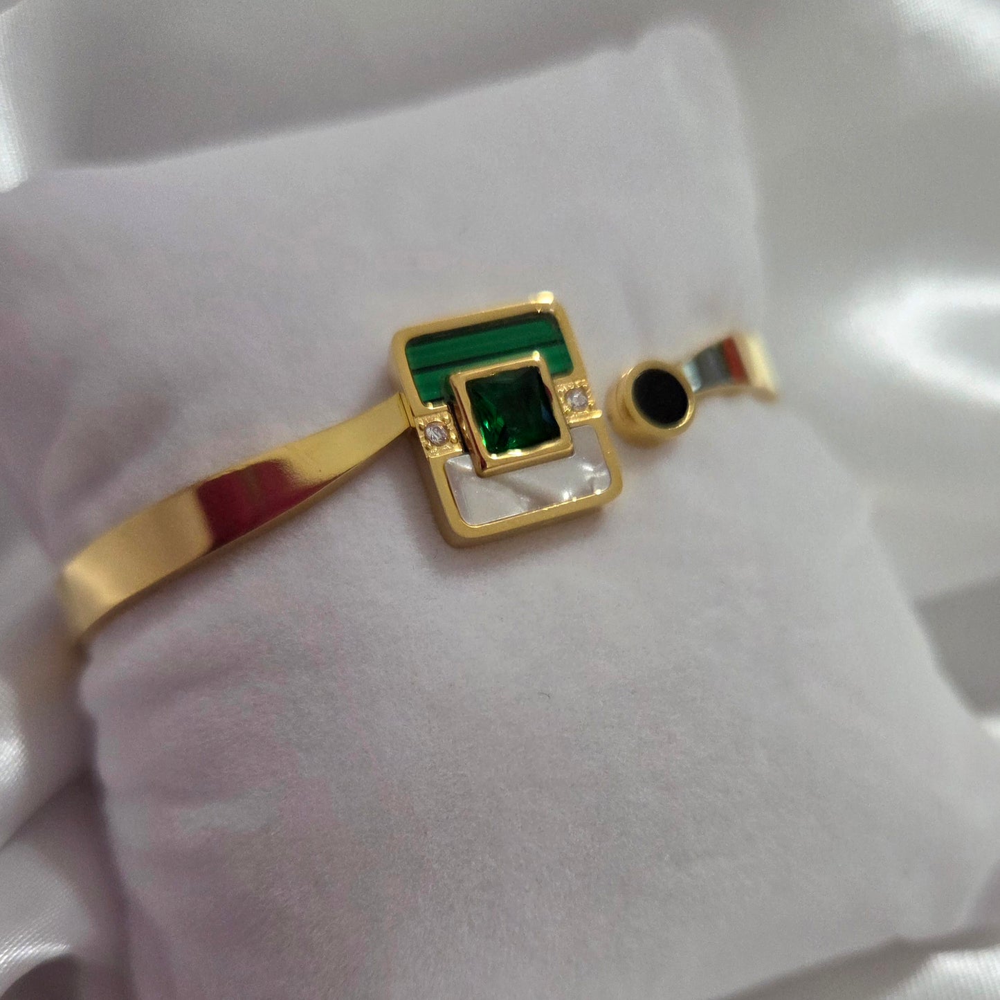 18K Gold Plated Stainless Steel Bracelet – Green & White Beads