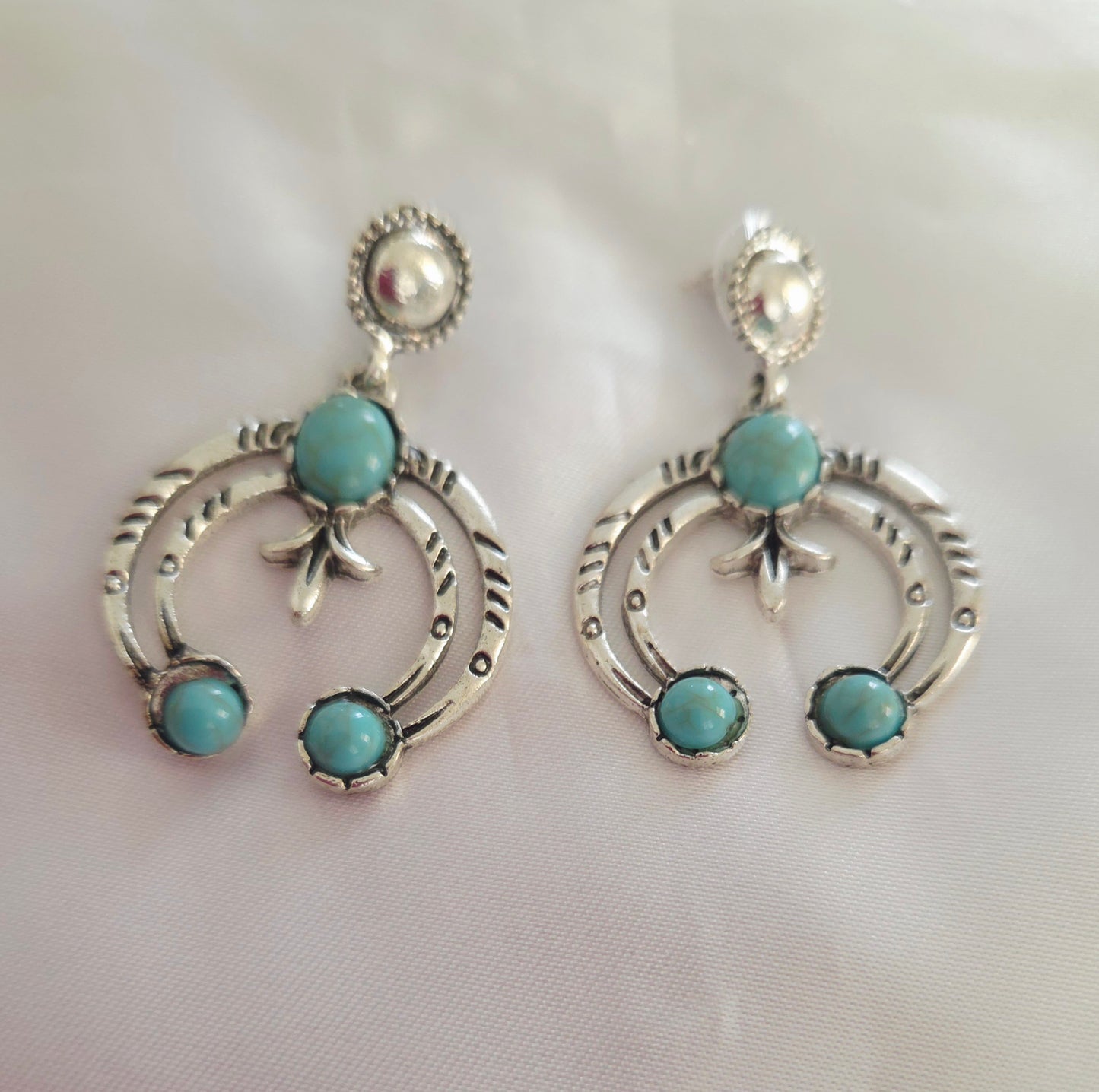 Antique Silver Turquoise U-Shaped Dangling Earrings