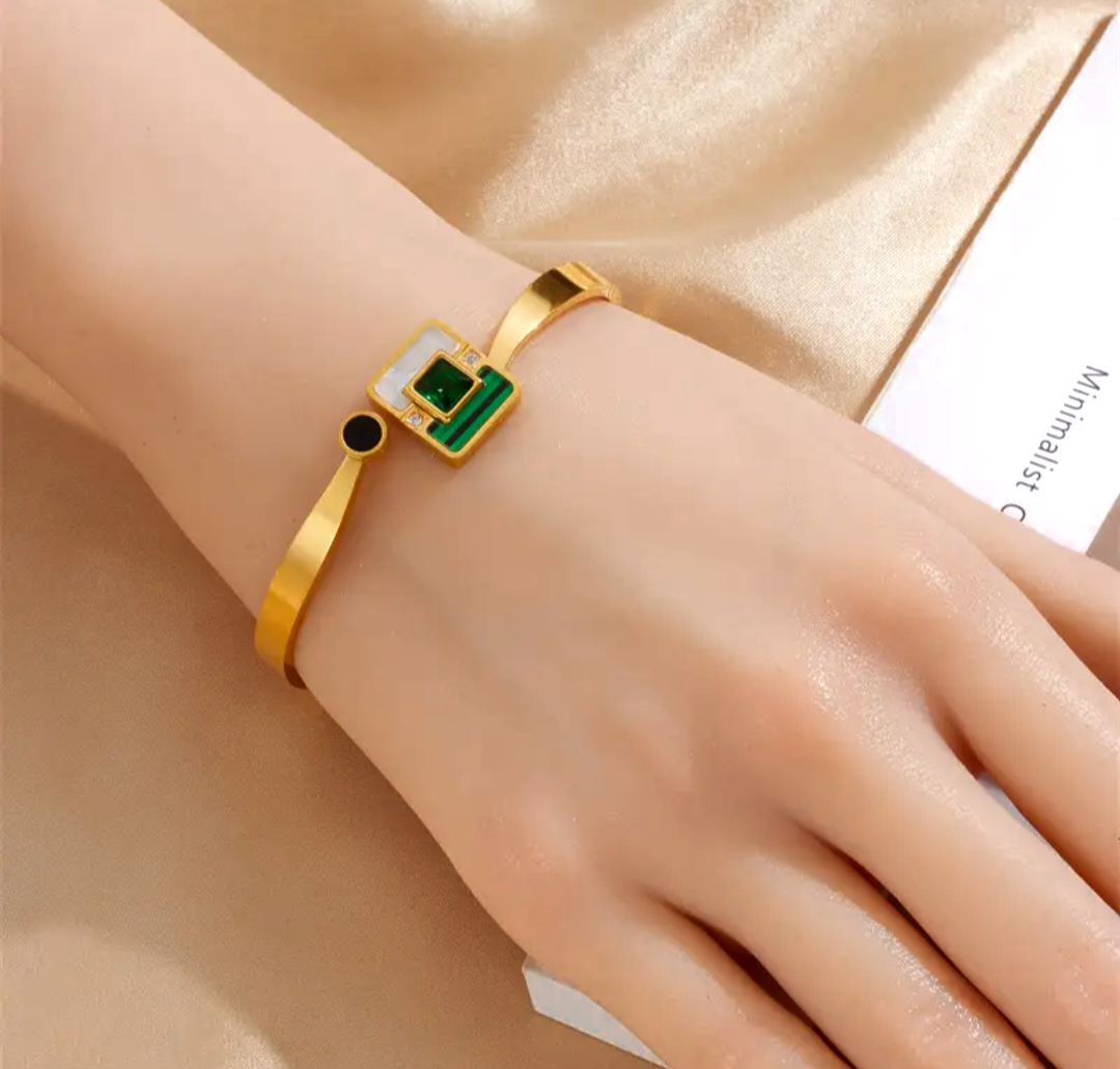 18K Gold Plated Stainless Steel Bracelet – Green & White Beads