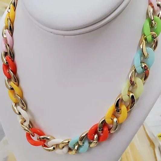 Collar en Resina Multicolor en Dorado