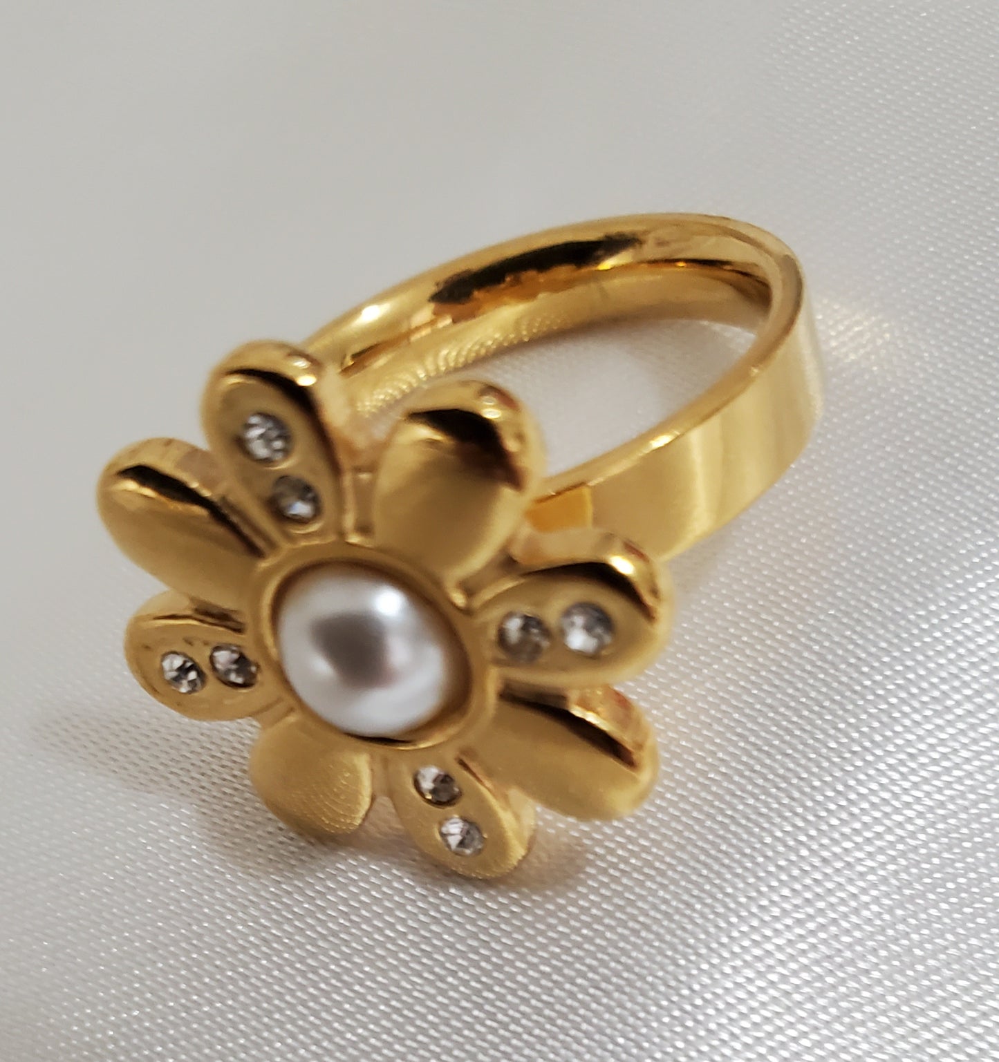 Valeri Flower Pearl Ring Size 8